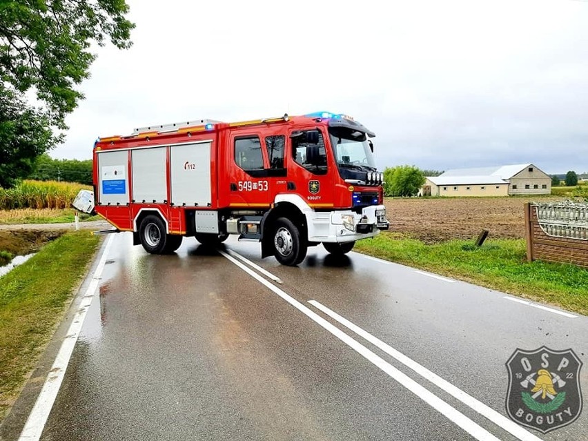 Wypadek w Konarzach na drodze wojewódzkiej 690. Zderzyły się 2 samochody. 11.09.2022