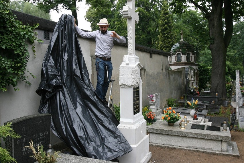 Na Starym Cmentarzu w Łodzi odsłonięto pomnik rodziny Urbanowskich [ZDJĘCIA]