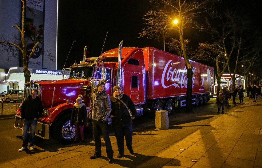 Wielka świąteczna cieżarowka Coca-Coli odwiedzi Katowice 17...