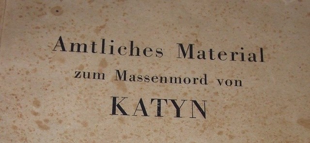 Zdjęcie okładki "Amtliches Materiał zum Massenmord von Katyń"