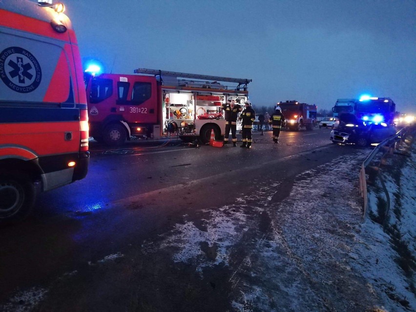 Nowe szczegóły dotyczące tragedii w Trześni. Policjant zginął, nie on przyczynił się do wypadku (zdjęcia)