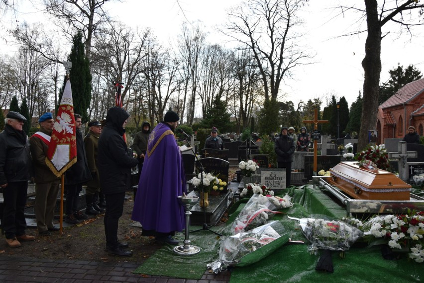 Pogrzeb kpt. Mieczysława Kaczmarczyka na cmentarzu w Ustce