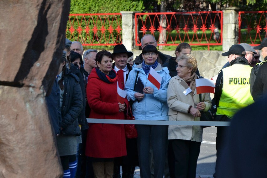 Prezydent Andrzej Duda złożył wieniec pod Pomnikiem...