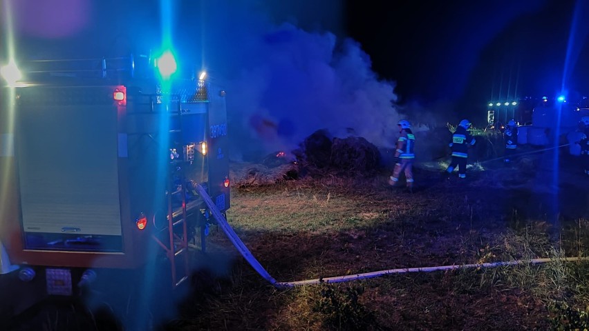 Pożar balotów siana na łące w Cyganach, w nocy z 7 na 8...