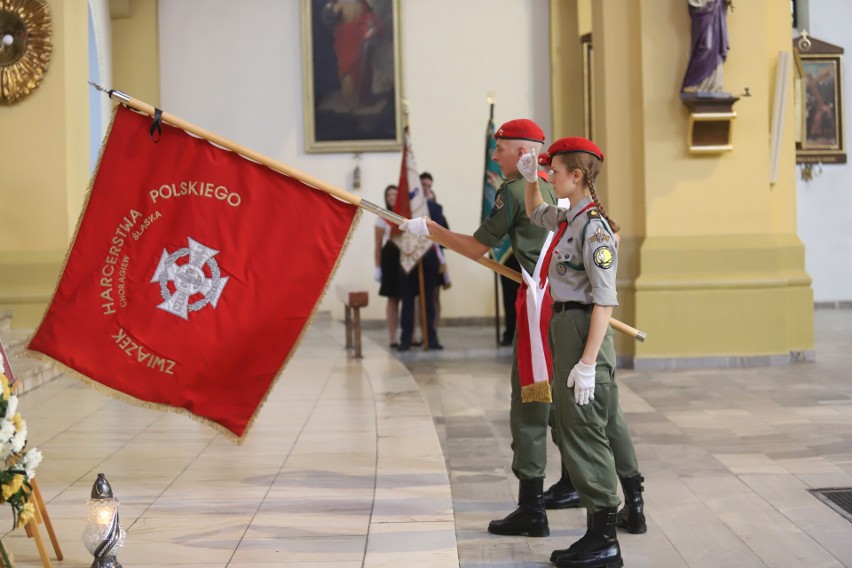 Zobacz kolejne zdjęcia. Przesuwaj zdjęcia w prawo - naciśnij...