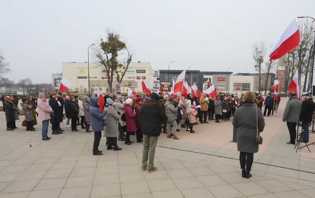 Protest Wolnych Polaków zorganizowany przez Prawo i Sprawiedliwość odbył się na placu Jagiellońskim.