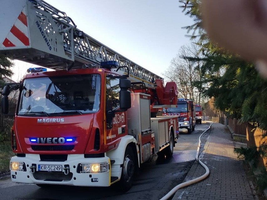 Tragiczny pożar w Czernichowie. Jedna osoba nie żyje [ZDJĘCIA]