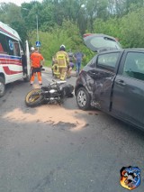 Wypadek w Jazowsku niedaleko Łącka. Na drodze wojewódzkiej 969 doszło do zderzenia osobówki i motocykla. Kierowca jednośladu z obrażeniami 