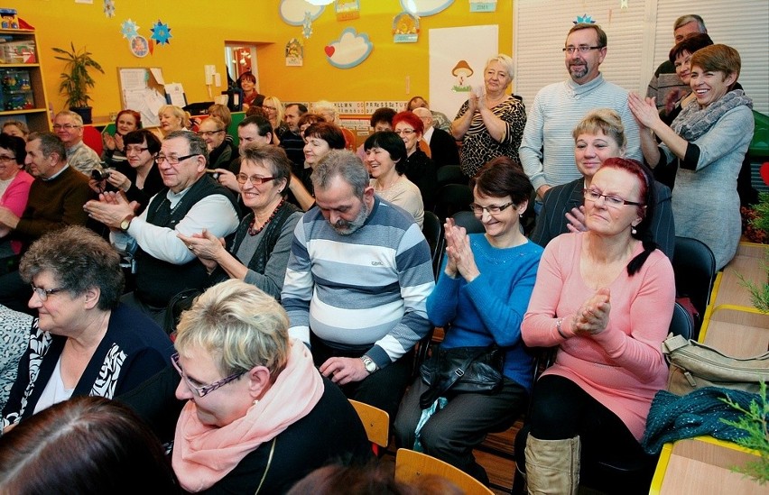 Sala z trudem pomieściła wszystkich gości