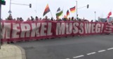 Tysiące osób na antyimigracyjnym marszu w Berlinie. Interweniowała policja