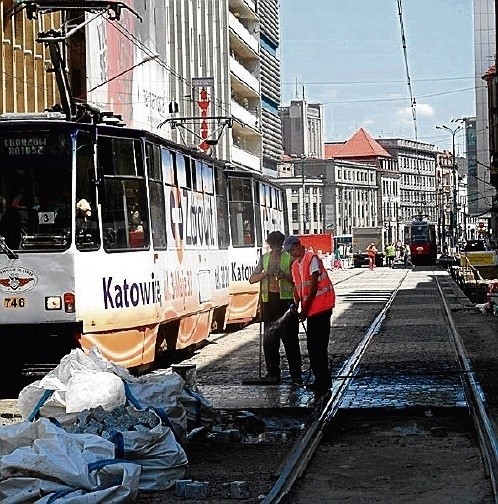 Ulica 3 Maja w Katowicach zmienia się w deptak