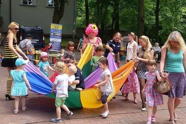 Rodzinny Festyn Profilaktyczny w kieleckim parku z mnóstwem zabaw dla dzieci