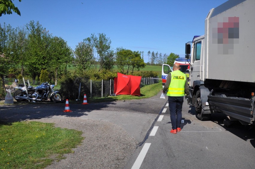 Śmiertelny wypadek motocyklisty koło Bytowa. Zginął dyrektor banku [ZDJĘCIA] - 21.05.2020