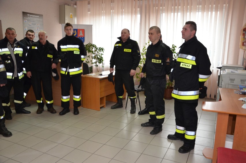 Strażacy w Urzędzie Gminy w Lipniku. Była ewakuacja, na szczęście próbna [ZDJĘCIA]