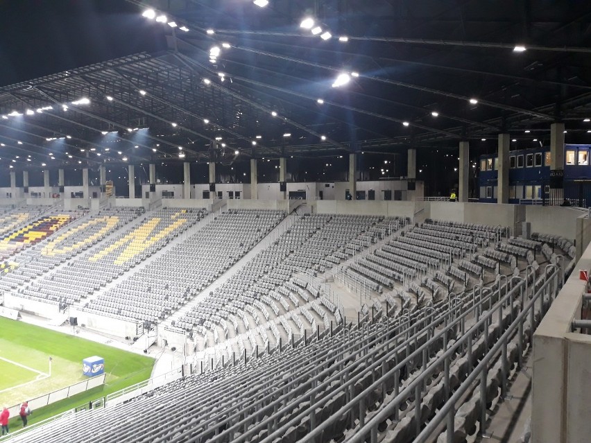 Stadion Pogoni - podczas meczu ze Stalą Mielec 7 grudnia...