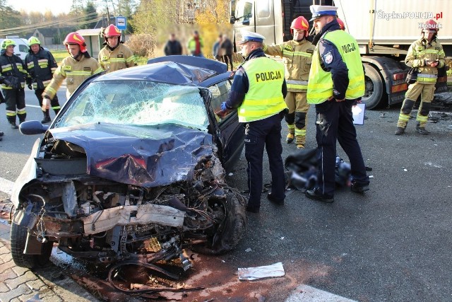 Groźny wypadek na DK43 między Częstochową a Kłobuckiem. Zobacz kolejne zdjęcia. Przesuwaj zdjęcia w prawo - naciśnij strzałkę lub przycisk NASTĘPNE