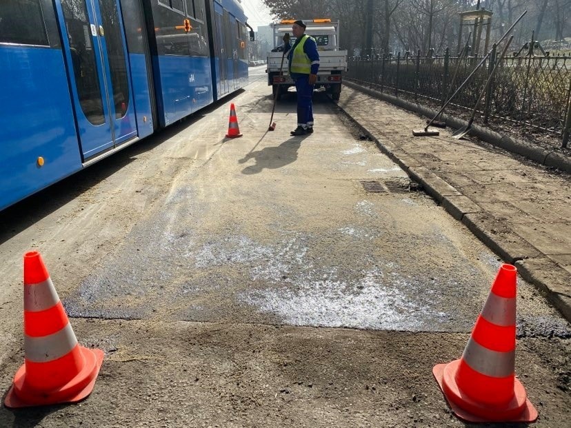 Kraków. Kosztowne łatanie dziur po zimie. Zobacz, gdzie trzeba naprawiać drogi [ZDJĘCIA]