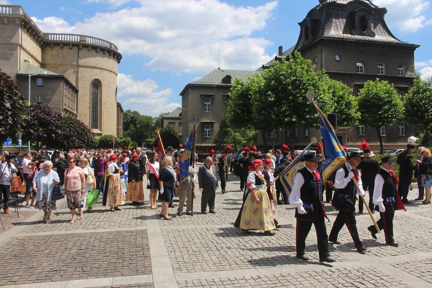 W Katowicach odsłonięto pomnik kardynała Augusta Hlonda