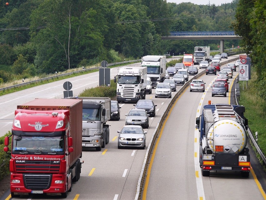 W Niemczech zakaz ruchu dotyczy pojazdów ciężarowych o...