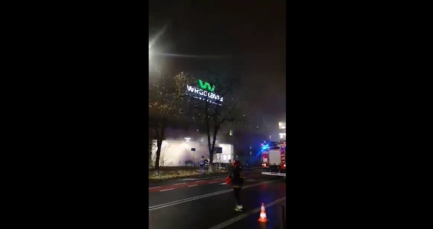 Pożar samochodu na wyjeździe z parkingu Wroclavii 19.11.2021