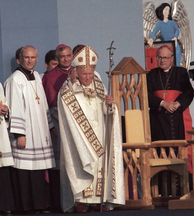 Jako papież, przyszły święty był w Toruniu tylko raz - 7 czerwca 1999 roku, kiedy to m.in. pobłogosławił wiernych na lotnisku
