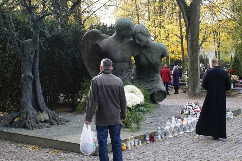 Poznaniacy w dzień Wszystkich Świętych pamiętali także o...