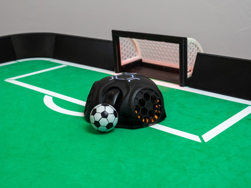 W Rzeszowie stworzono pierwszą na świecie grę piłkarzyki, która do wykorzystuje roboty [ZDJĘCIA, WIDEO]