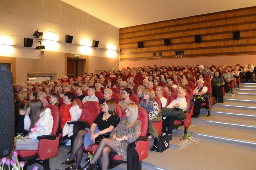 Powiat makowski zorganizował dwudniowe obchody Dnia Kobiet. Był film i koncert dla pań