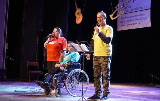 Niepełnosprawni artyści z całego województwa zaprezentowali swoje talenty sceniczne podczas XXXII Festiwalu Piosenki.