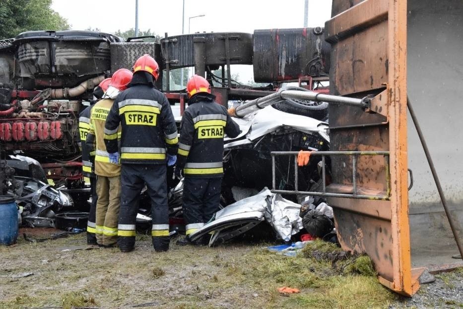 Koszmarny wypadek w BielskuBiałej WIDEO Ciężarówka