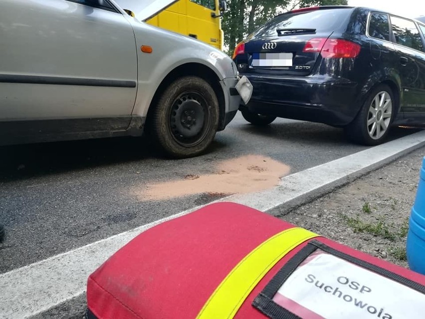 Ostrówek. Wypadek na DK 8. Ogromny korek na drodze Białystok - Augustów po zderzeniu trzech aut [ZDJĘCIA]