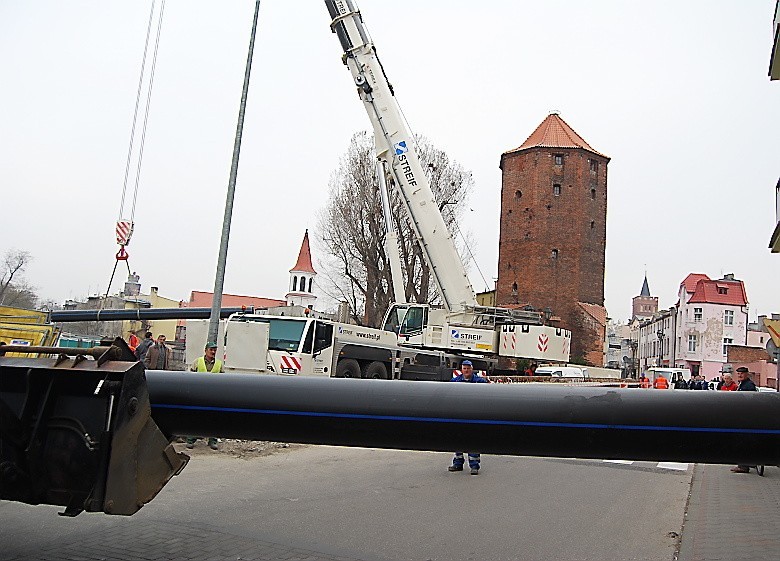 Brodnica. Zanim będzie most pojawiły się wielkie rury 