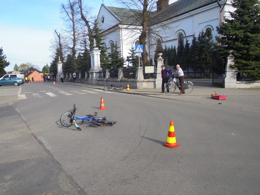 Tragedia w Rzezawie. Kierowca fiata celowo wjechał w ludzi na chodniku? Jedna z osób nie żyje