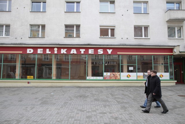 McDonald&#039;s nie chce opolskich DelikatesówLokal na Krakowskiej ma ponad 560 m2 powierzchni, w tym aż 100 m2 to piwnice.
