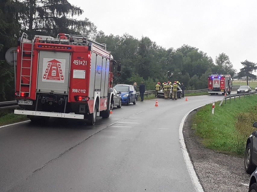 Niebezpieczne drogi na Podtatrzu. Dachowanie w Jabłonce, wypadek w Groniu 