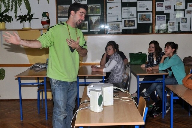 Zajęcia prowadzone przez studentów z zagranicy zainteresowały uczniów. Tym bardziej, że nie dzieliły ich znaczne różnice wiekowe