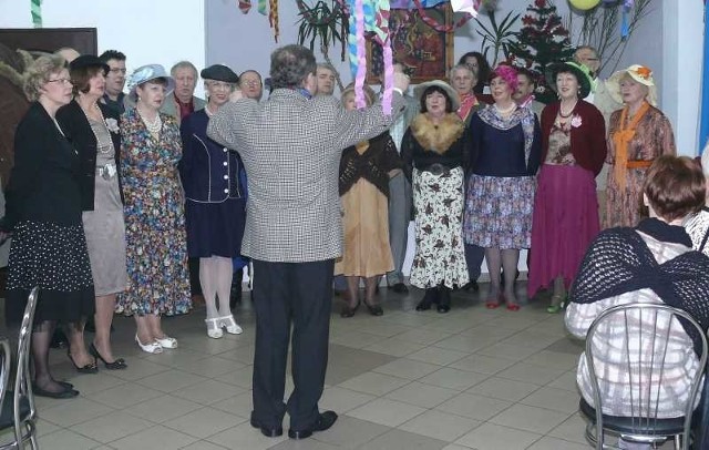 Spotkanie uświetnił występ Chóru Zespołu Pieśni i Tańca Lasowiacy.