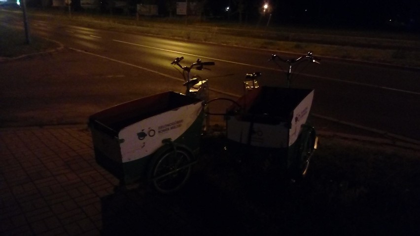 Porzucone rowery miejskie przy ul. Batorego w Zielonej Górze