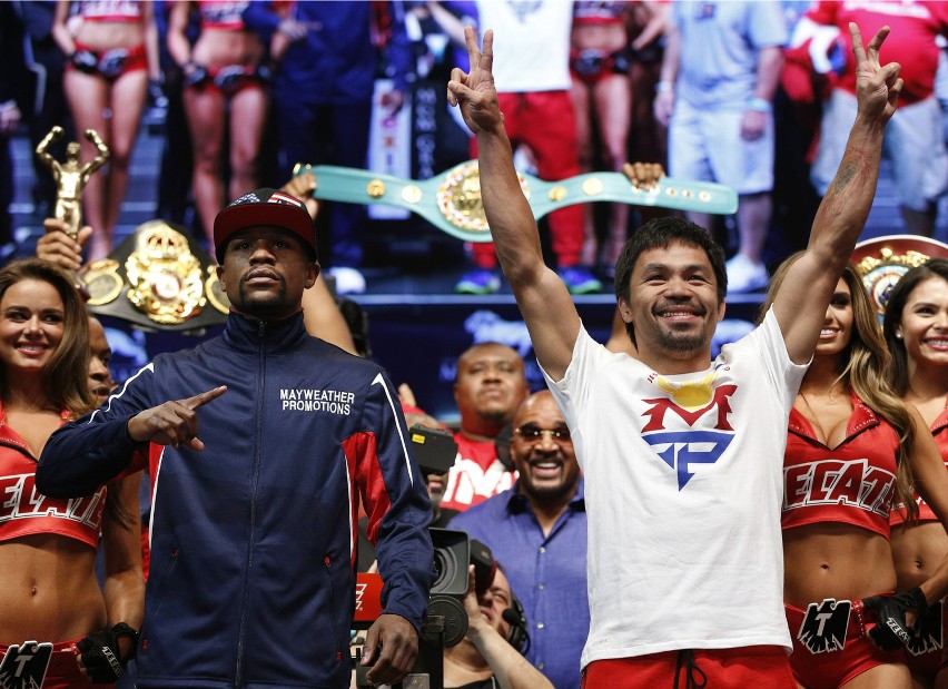 Floyd mayweather jr., left, and manny pacquiao pose during...