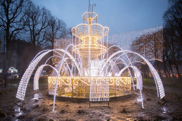 Świąteczne iluminacje robią wrażenie. Można je będzie podziwiać do 2 lutego przyszłego roku. 