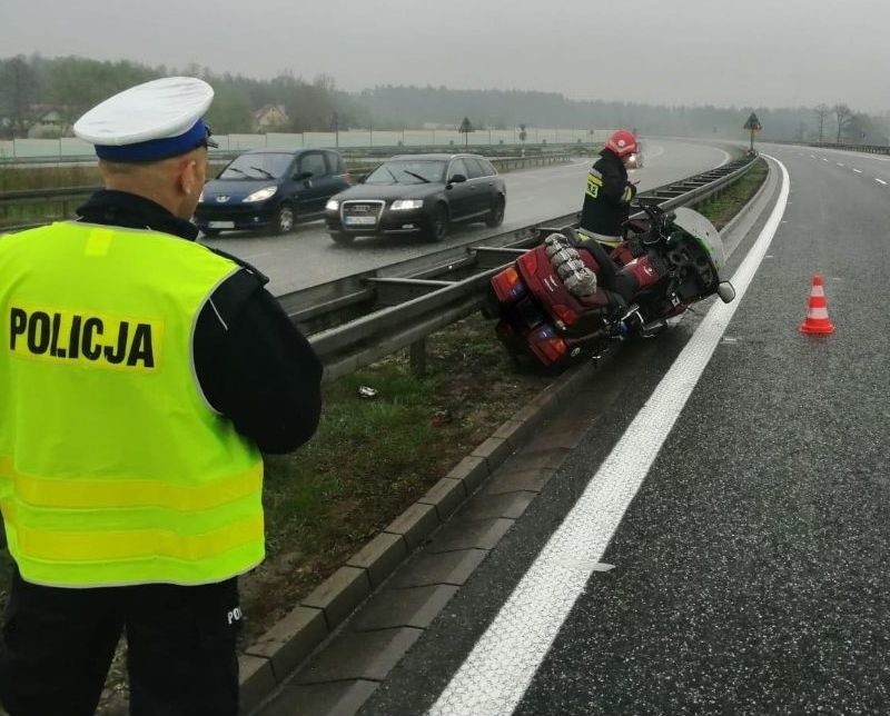 Lucynów. Wypadek motocyklisty na S8