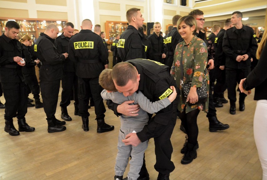 Ślubowanie nowych policjantów w Lublinie. Apel, przysięga i dużo radości (ZDJĘCIA, WIDEO)