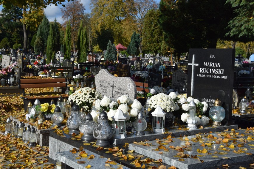 Cmentarz komunalny w Żaganiu w jesiennej odsłonie