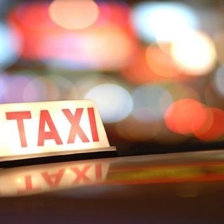 Taxi jest czasem ostatnią deską ratunku dla pijanego studenta.