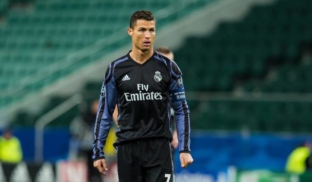 Cristiano Ronaldo ma syna Cristiano Ronaldo juniora. Mały - podobnie jak i ojciec - gra w Juventusie Turyn, tyle, że w drużynie trampkarzy