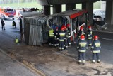 Wypadek autobusu w Sosnowcu: Autobus 831 rozerwany na pół [ZDJĘCIA] WYPADEK AUTOBUSU SOSNOWIEC