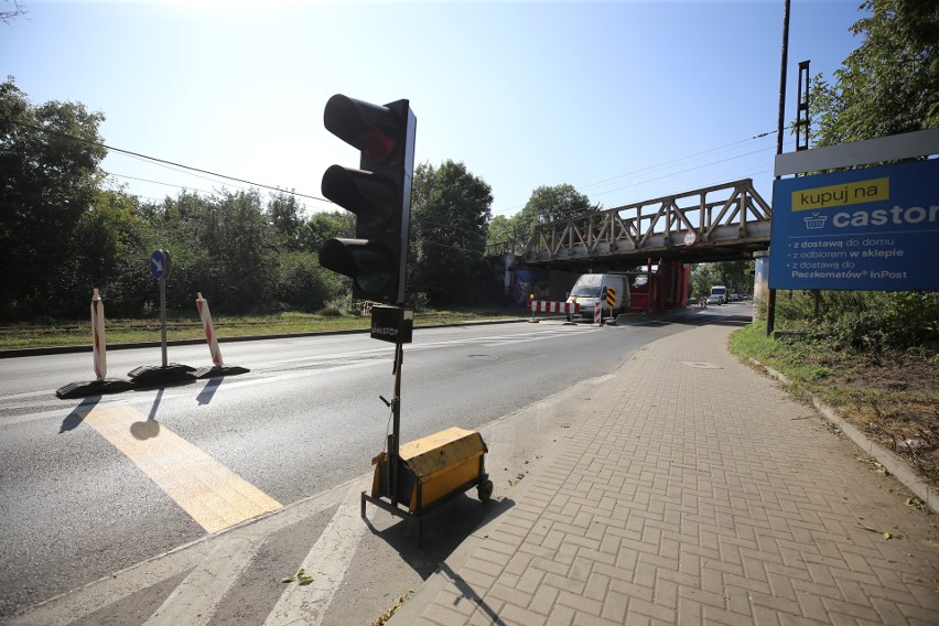 Rozbiórka wiaduktu nad ulicą Wolności w Zabrzu-Maciejowie...