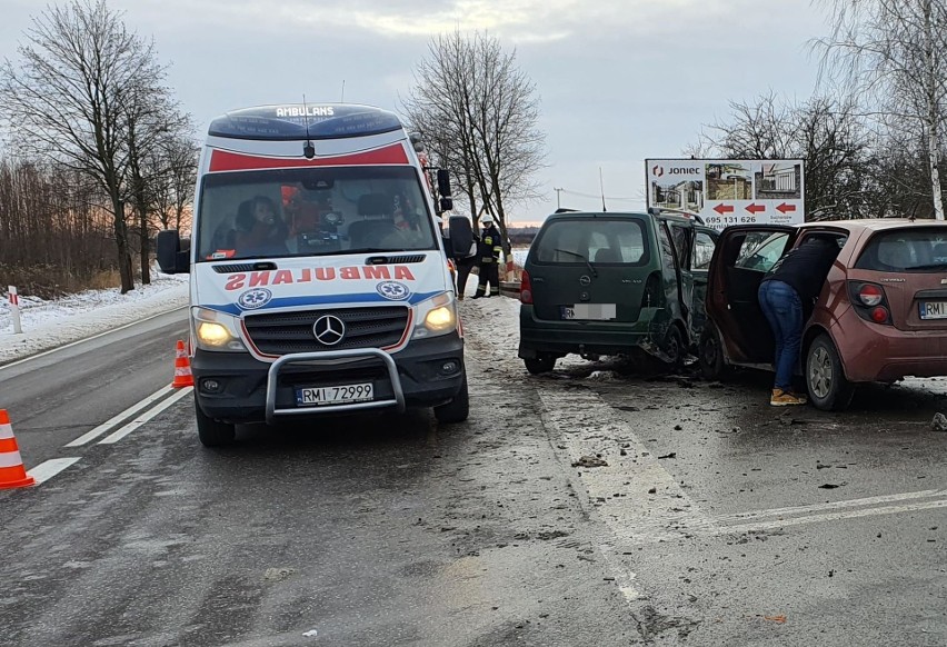 Wypadek w Suchorzowie z udziałem trzech samochodów. Na miejscu pracują służby (ZDJĘCIA)