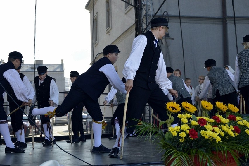 Biecz. Święto Dzieci Gór zagościło na bieckim rynku. Mali artyści roztańczyli miasto [ZDJĘCIA]