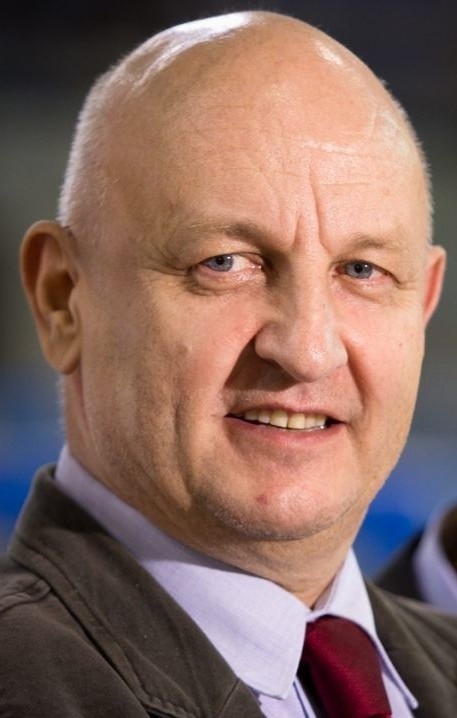 Piotr Hałasik od maja 2012 jest prezesem Polskiego Związku Hokeja na Lodzie. Biznesem z Sosnowca wcześniej przez wiele lat działał w siatkówce, jako działacz Płomienia współtworzył profesjonalną ligę.